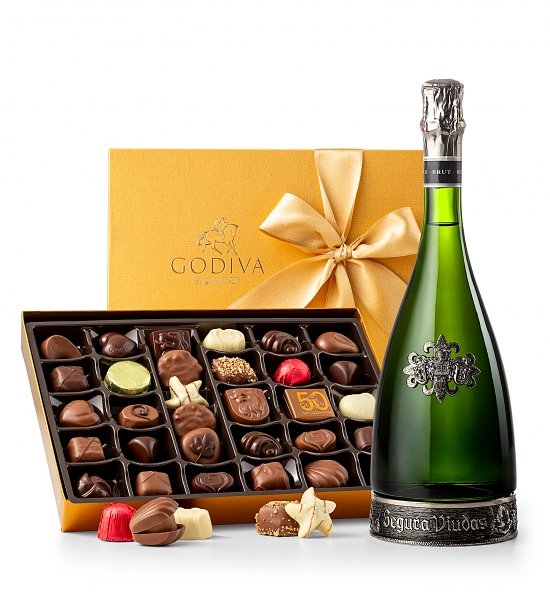 Segura Viudas Champagne &amp; Godiva Chocolates Gift Basket